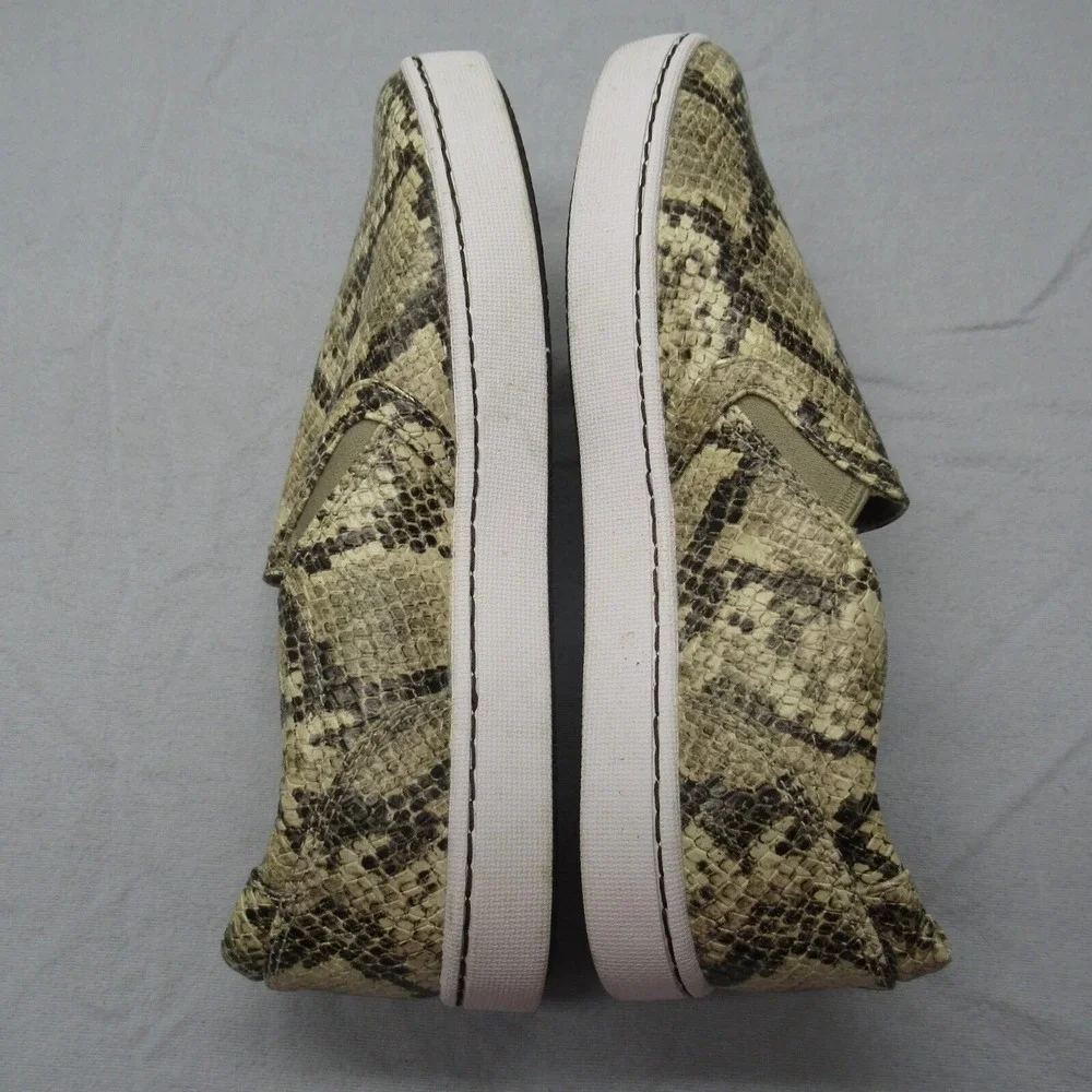 Clarks Shoes Womens 7 M Snake Print Twin Gore Slip On Comfort Casual Sneakers